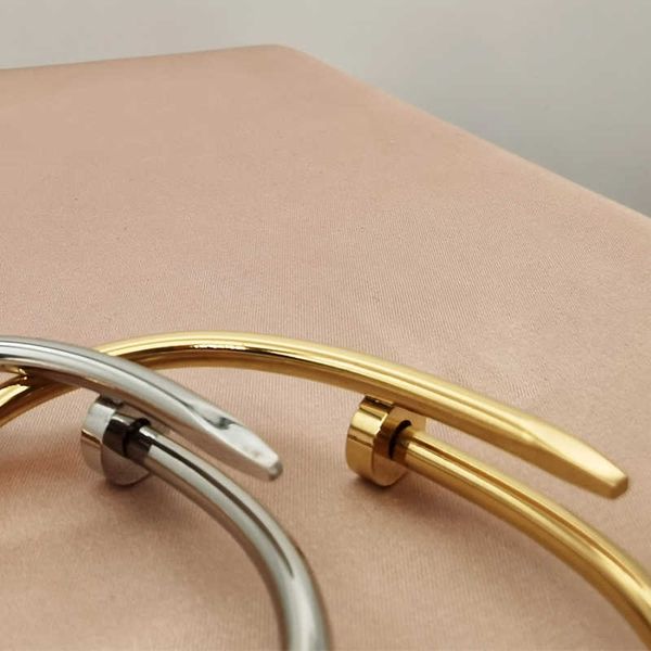 titanium and steel nail bracelets for men women, popular luxury brs, designer jewelry accessories, valentine's day gifts, 2022 new, Golden;silver
titanium and steel nail bracelets for men women, popular luxury brs, designer jewelry accessories, valentine's day gifts, 2022 new, Golden;silver