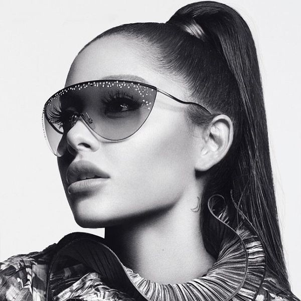 sunglasses curved hand-studded woman glasses personality one piece round frameless womens, White;black
sunglasses curved hand-studded woman glasses personality one piece round frameless womens, White;black