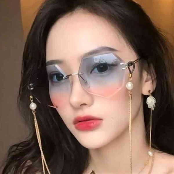 fashion lady sun glasses rimless sunglasses women brand designer alloy frame classic eyewear shades oculos de sol, White;black
fashion lady sun glasses rimless sunglasses women brand designer alloy frame classic eyewear shades oculos de sol, White;black