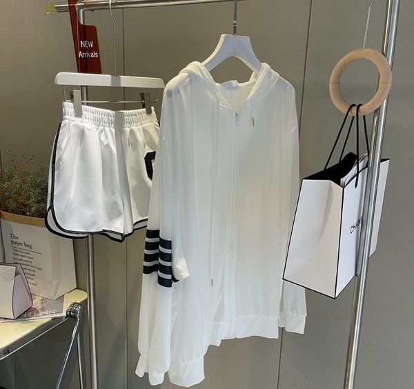702.women's stylist print t-shirt shorts pants two piece set black white multi color short sleeve
702.women's stylist print t-shirt shorts pants two piece set black white multi color short sleeve