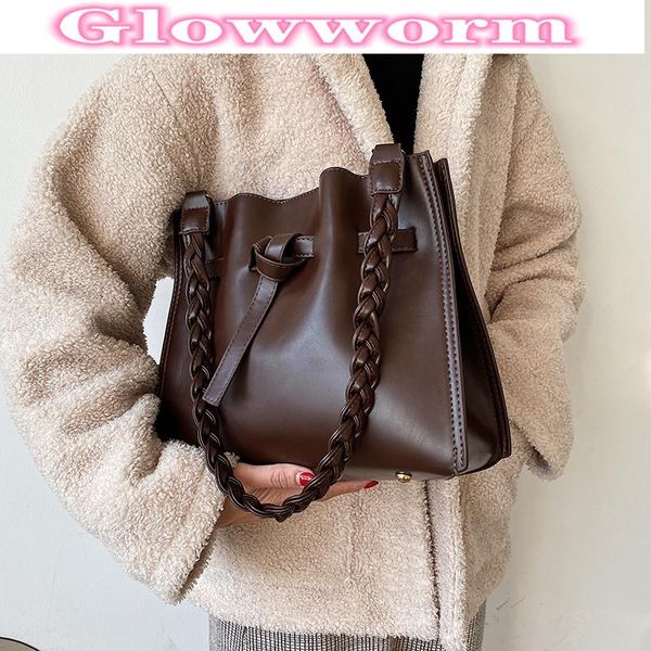 cross body autumn and winter high texture retro shoulder bag 2021 fashion large capacity women's designer casual crossbody tote
cross body autumn and winter high texture retro shoulder bag 2021 fashion large capacity women's designer casual crossbody tote
