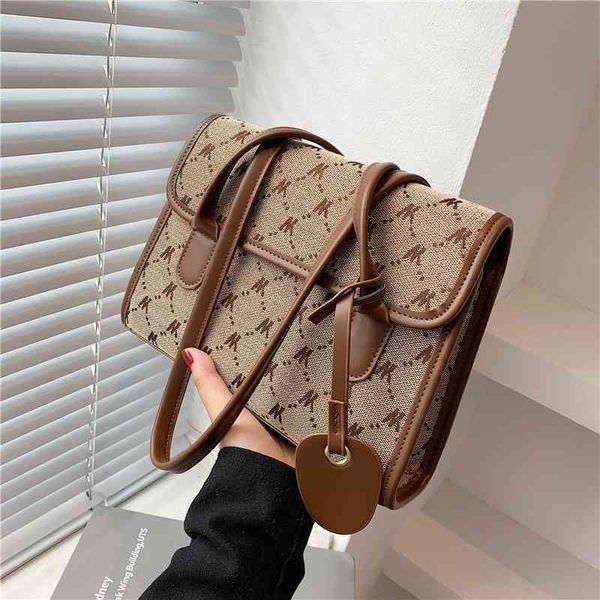 armpit 2021 new fashion high sense french minority popular single shoulder messenger women's bag this summer
armpit 2021 new fashion high sense french minority popular single shoulder messenger women's bag this summer