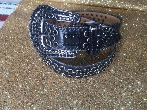 2021 designer belt bb simon belts for men women shiny diamond belt blue white andd1y top, Black;brown
2021 designer belt bb simon belts for men women shiny diamond belt blue white andd1y top, Black;brown