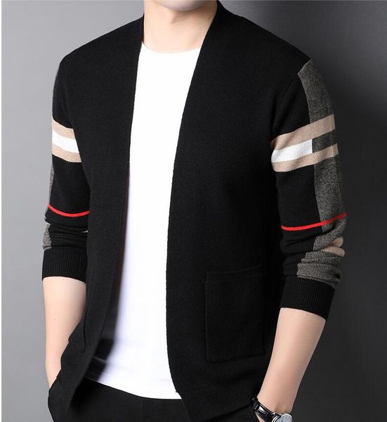 2021 fall new men's contrasting color knit cardigan sweater loose korean jacket knitwear men's thin, White;black
2021 fall new men's contrasting color knit cardigan sweater loose korean jacket knitwear men's thin, White;black