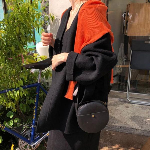 2021new v-neck double-sided cashmere coat women's short winter wool coat belted wool double breasted cape women, Black
2021new v-neck double-sided cashmere coat women's short winter wool coat belted wool double breasted cape women, Black