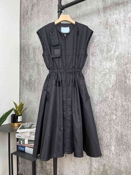 milan runway dresses 2021 summer panelled women's designer dress brand same style dress skirt with shoulder-straps, Black
milan runway dresses 2021 summer panelled women's designer dress brand same style dress skirt with shoulder-straps, Black