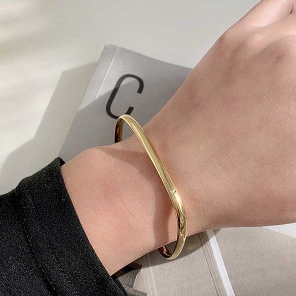 gsold trendy titanium steel smooth square bracelet simple geometric micro-set rhinestone bangles women daily party accessories q0719, Black
gsold trendy titanium steel smooth square bracelet simple geometric micro-set rhinestone bangles women daily party accessories q0719, Black