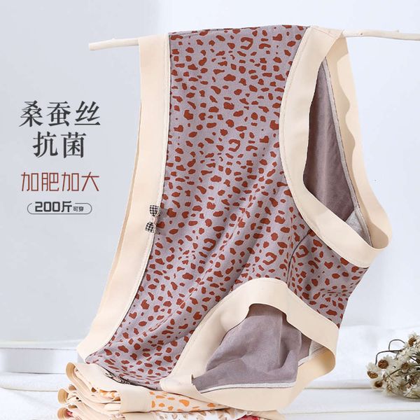 large print underwear female modal traceless hip wrapped silk fat girl middle waist, Black;pink
large print underwear female modal traceless hip wrapped silk fat girl middle waist, Black;pink