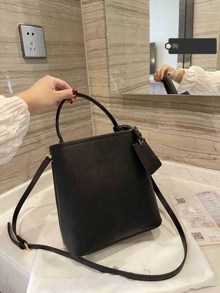 women luxurys designers bags 2021 womens handbags purses designer crossbody wallet bag louisbags_18 flat bucket ss, a product with beautiful
women luxurys designers bags 2021 womens handbags purses designer crossbody wallet bag louisbags_18 flat bucket ss, a product with beautiful