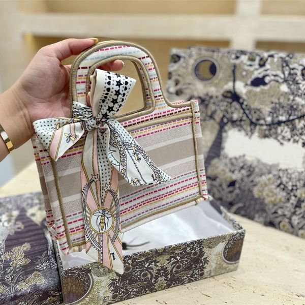 2021 luxury designer women totes bag versatile exquisite small fashion handbag shopping bags
2021 luxury designer women totes bag versatile exquisite small fashion handbag shopping bags
