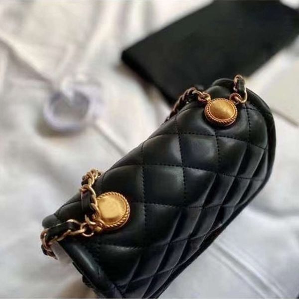 luxury female 2021 new tide tofu incense bag shoulder his chain small packagesmall design
luxury female 2021 new tide tofu incense bag shoulder his chain small packagesmall design