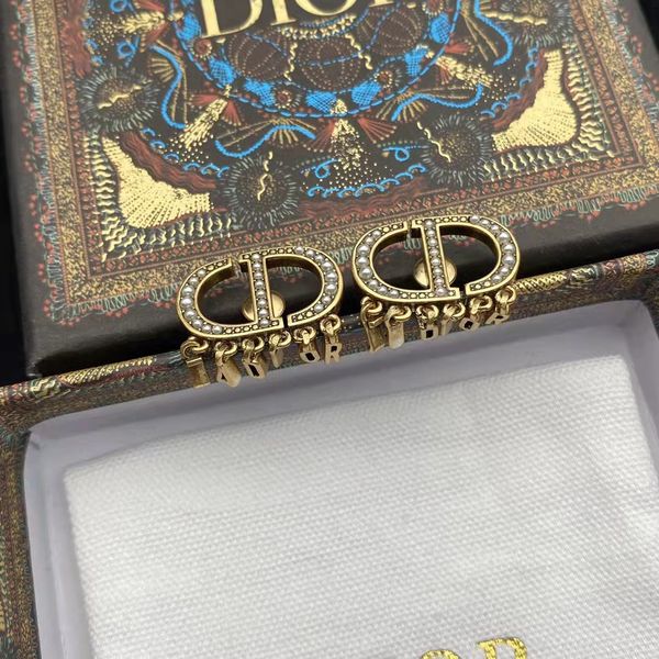 dio dijia.com red high version classic letter earrings 21 new fashion ja female, White
dio dijia.com red high version classic letter earrings 21 new fashion ja female, White