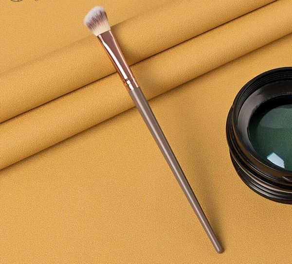 makeup brushes tools single nose shadow brush plastic handle aluminum tube man-made fiber
makeup brushes tools single nose shadow brush plastic handle aluminum tube man-made fiber