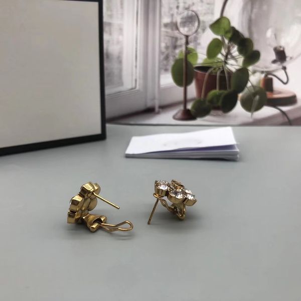 2022 brand original jewelry designer stud ear new hexagonal zircon alphabet ladies personalized high-end earrings, Golden;silver
2022 brand original jewelry designer stud ear new hexagonal zircon alphabet ladies personalized high-end earrings, Golden;silver