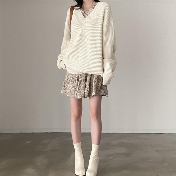 women's sweaters autumn and winter solid color v-neck fashion loose sweater leisure large long sleeve knitted pullover, White;black
women's sweaters autumn and winter solid color v-neck fashion loose sweater leisure large long sleeve knitted pullover, White;black