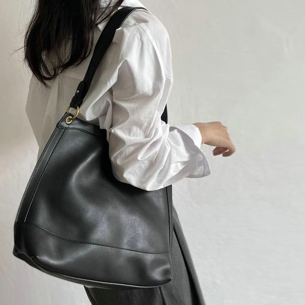 cross body brand bucket bag daughter-in-law chain decoration wide shoulder messenger handbags bolsa feminina sac
cross body brand bucket bag daughter-in-law chain decoration wide shoulder messenger handbags bolsa feminina sac