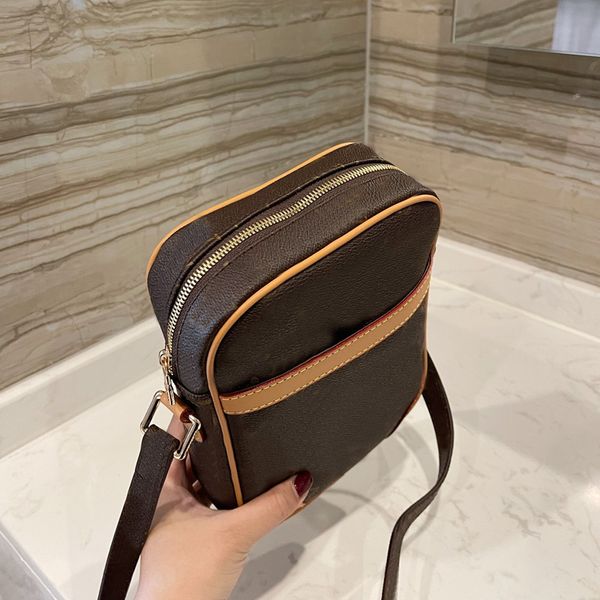 briefcase messenger bag men sacoche homme limited edition new bag crossbody bags coated canvas waterproof zipper handbag business sports bag
briefcase messenger bag men sacoche homme limited edition new bag crossbody bags coated canvas waterproof zipper handbag business sports bag
