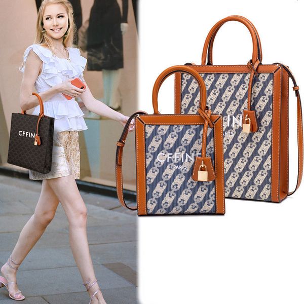 arc de triomphe embroidered canvas messenger bag 2021 new one shoulder schoolbag fashion tote handbag
arc de triomphe embroidered canvas messenger bag 2021 new one shoulder schoolbag fashion tote handbag