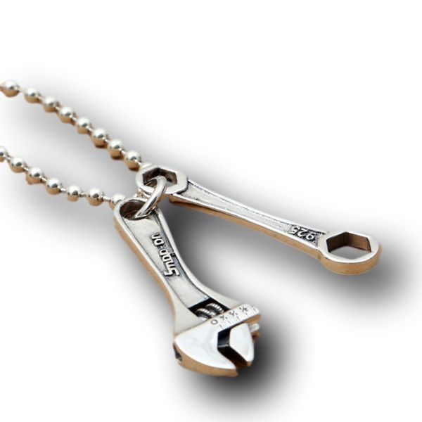 925 sterling silver wrench pendant necklaces without stones american european vintage antique designer luxury jewelry accessories
925 sterling silver wrench pendant necklaces without stones american european vintage antique designer luxury jewelry accessories