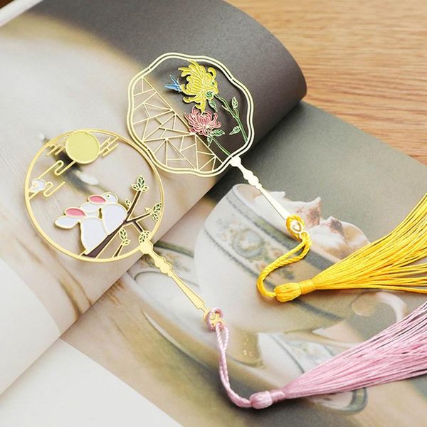 bookmark metal classical leaf retro chinese style brass hollow pendant book marker with tassel stationery supplies for readers
bookmark metal classical leaf retro chinese style brass hollow pendant book marker with tassel stationery supplies for readers