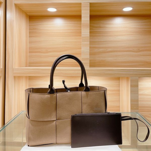handbag designer bag tote ladies luxury totes handbags fashion genuine leather different styles high-capacity shopping with the original box
handbag designer bag tote ladies luxury totes handbags fashion genuine leather different styles high-capacity shopping with the original box
