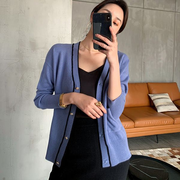 2021 spring v-neck women 100% wool knitted long sleeve cardigans female 4colors woolen jackets woman standard clothes vftd, White;black
2021 spring v-neck women 100% wool knitted long sleeve cardigans female 4colors woolen jackets woman standard clothes vftd, White;black