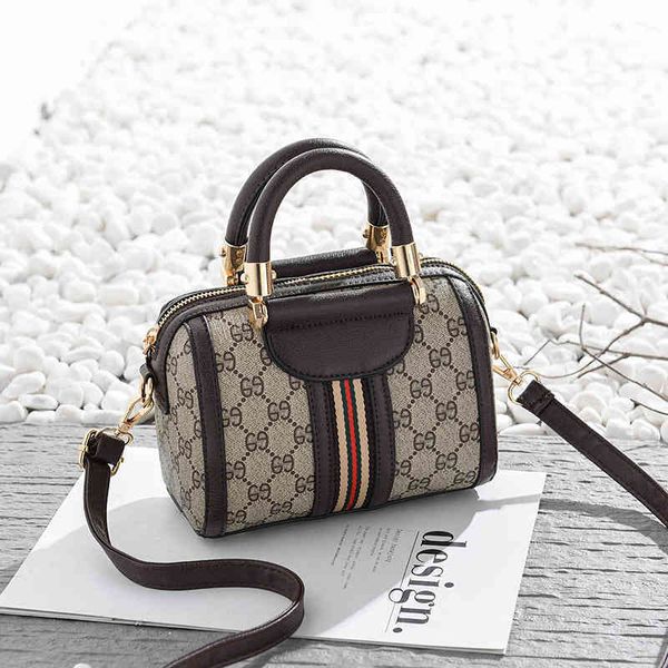 75% off handbag factory store on small women's fresh small fragrance one shoulder messenger xyu2
75% off handbag factory store on small women's fresh small fragrance one shoulder messenger xyu2