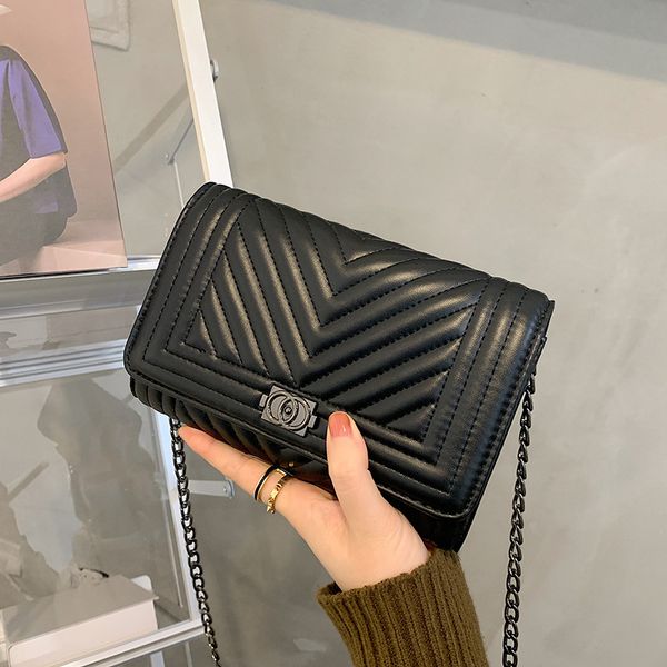 new female 2021 new chaolingge chain korean fashion small xiangfeng messenger bag personalized shoulder bag, Red;black
new female 2021 new chaolingge chain korean fashion small xiangfeng messenger bag personalized shoulder bag, Red;black