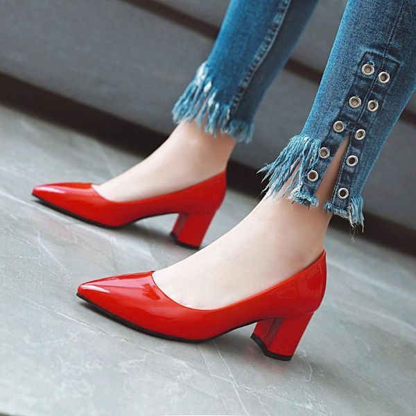 dress shoes 2021 fashion pointy patent leather versatile solid korean thick heel elegant women's single shoe commuting temperament, Black 
dress shoes 2021 fashion pointy patent leather versatile solid korean thick heel elegant women's single shoe commuting temperament, Black