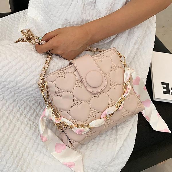shoulder bags niche design bag 2021 fashion female all-match chain messenger bucket width: 21cm
shoulder bags niche design bag 2021 fashion female all-match chain messenger bucket width: 21cm