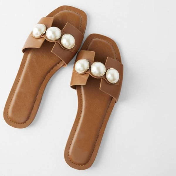 2021 designer women shoes brown pearl slippers role of flat leather sildes for female outdoor slipper, Black
2021 designer women shoes brown pearl slippers role of flat leather sildes for female outdoor slipper, Black