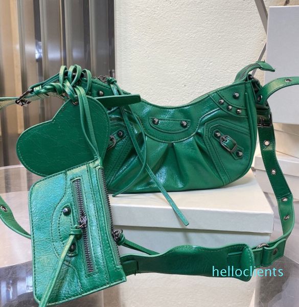2021 designer cross body handbags women's motorcycle bag fashion love letter multiple colors luxury handbag armpit shoulder bag
2021 designer cross body handbags women's motorcycle bag fashion love letter multiple colors luxury handbag armpit shoulder bag