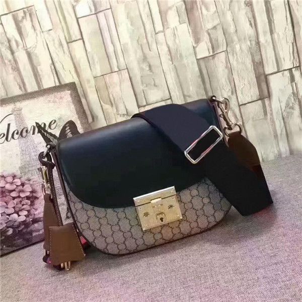with structural sense of small shoulder bag oblique satchel lock and wide strap design leisure fashion
with structural sense of small shoulder bag oblique satchel lock and wide strap design leisure fashion