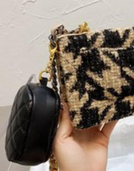 2021 designer- women tweed crossbody shoulder bag summer vintage fashion handbags woolen houndstooth handbag with 6565 purse
2021 designer- women tweed crossbody shoulder bag summer vintage fashion handbags woolen houndstooth handbag with 6565 purse