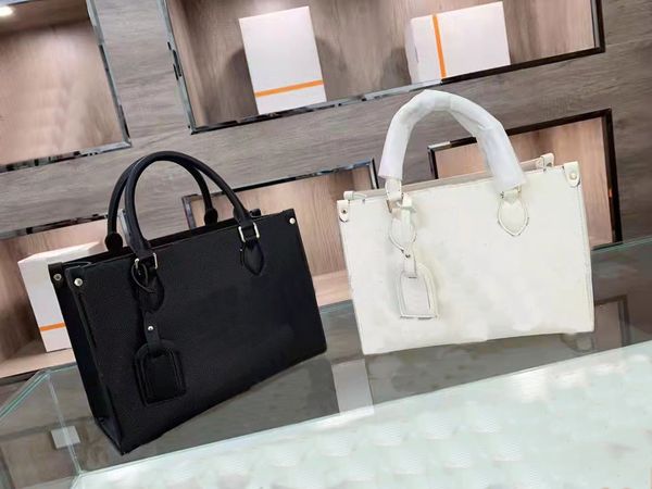 handbag, shoulder bag, designer designed high-quality white flower letter pattern. size:28x20cm.
handbag, shoulder bag, designer designed high-quality white flower letter pattern. size:28x20cm.