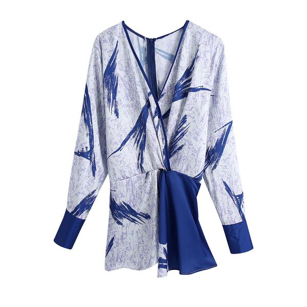 2021 new women floral print shirt deep v-neck long sleeve female girlish style chiffon ladies blouse jysf, Black
2021 new women floral print shirt deep v-neck long sleeve female girlish style chiffon ladies blouse jysf, Black