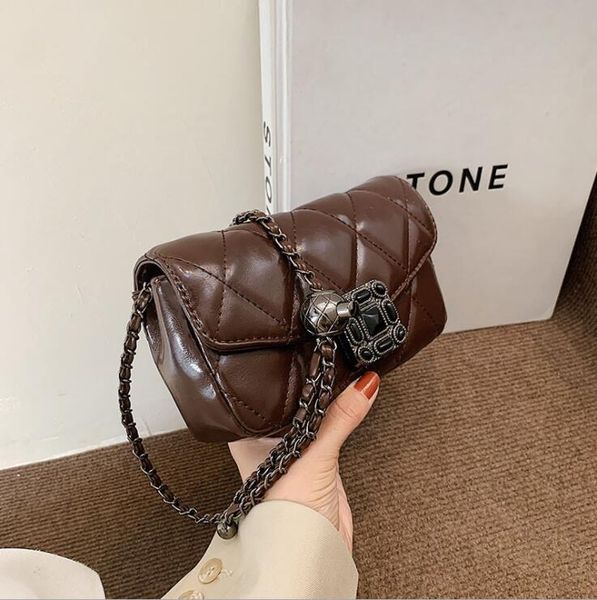 wholesale women shoulder bags street trend patent leathers chain bag simple and versatile solid leather handbags personalized square buckle
wholesale women shoulder bags street trend patent leathers chain bag simple and versatile solid leather handbags personalized square buckle