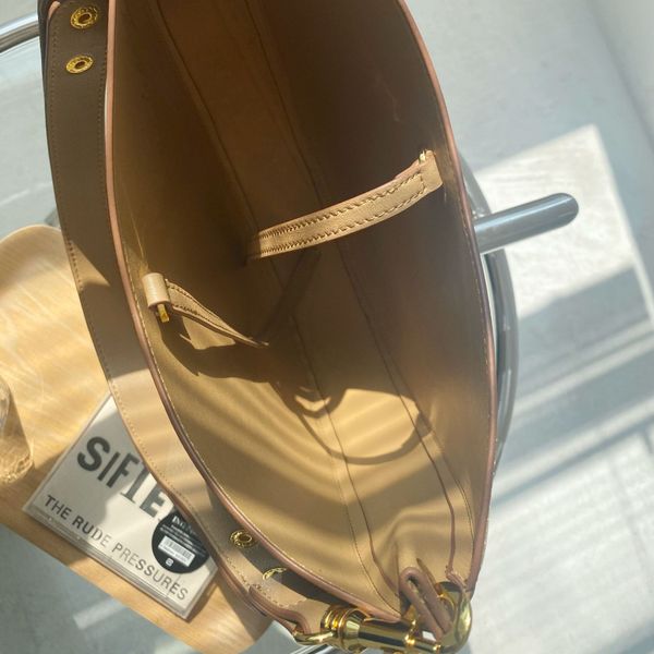 EVALONESCO Art Cowhide Bucket Shoulder Bag European and American Minimal women 2021 fashion designer handbag
EVALONESCO Art Cowhide Bucket Shoulder Bag European and American Minimal women 2021 fashion designer handbag