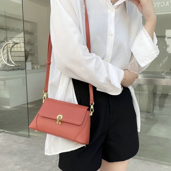 handbag 2021 new niche design leather women's fashion club underarm bag women's single shoulder messenger bag 6298lr
handbag 2021 new niche design leather women's fashion club underarm bag women's single shoulder messenger bag 6298lr