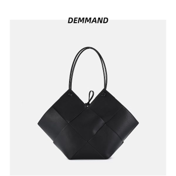 wholesale early spring 2021 cowhide women's bag woven large lattice bag bag large capacity portable one shoulde wan woven crossbod
wholesale early spring 2021 cowhide women's bag woven large lattice bag bag large capacity portable one shoulde wan woven crossbod