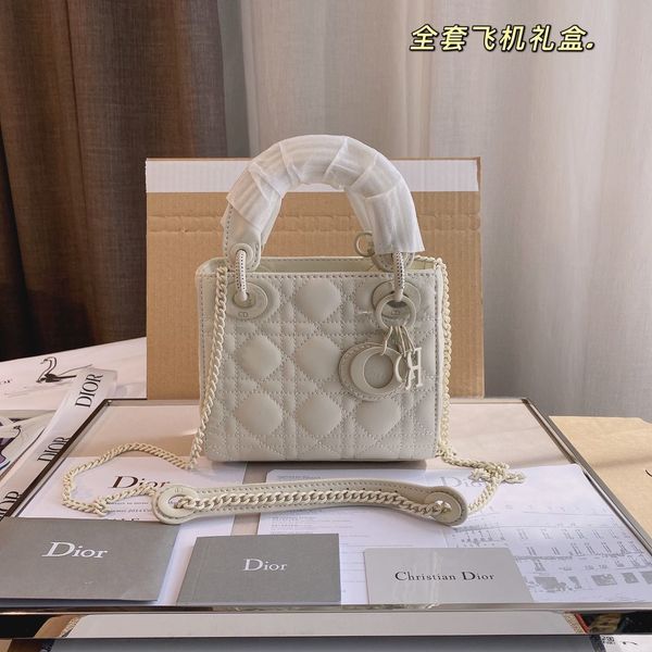 light luxurys 2021 new trend single shoulder cross carry fashion versatile advanced sense of foreign style diana bag crossbody bag ysj
light luxurys 2021 new trend single shoulder cross carry fashion versatile advanced sense of foreign style diana bag crossbody bag ysj