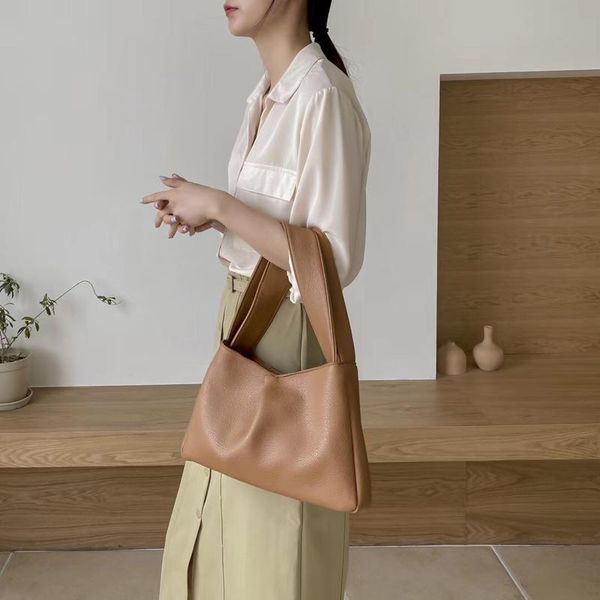 winter new female baguette bag ladies shoulder bag luxury designer women axillary oxter pu leather soft small crossbody
winter new female baguette bag ladies shoulder bag luxury designer women axillary oxter pu leather soft small crossbody