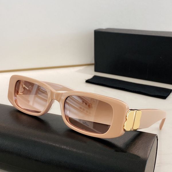 luxury 2021 sunglasses fashion women brand deisnger popular full frame uv400 lens summer style big square frame come with case, White;black
luxury 2021 sunglasses fashion women brand deisnger popular full frame uv400 lens summer style big square frame come with case, White;black