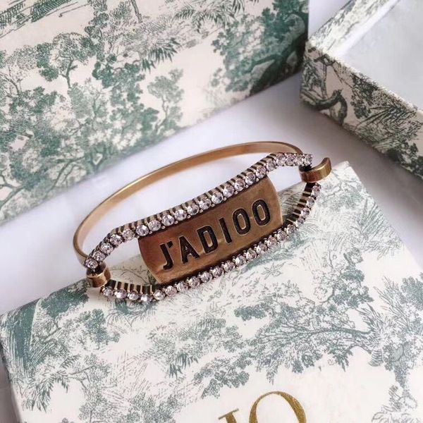 d / d's 20-year-old new letter inlaid diamond fashion bracelet made of high-end brass, Golden;silver
d / d's 20-year-old new letter inlaid diamond fashion bracelet made of high-end brass, Golden;silver