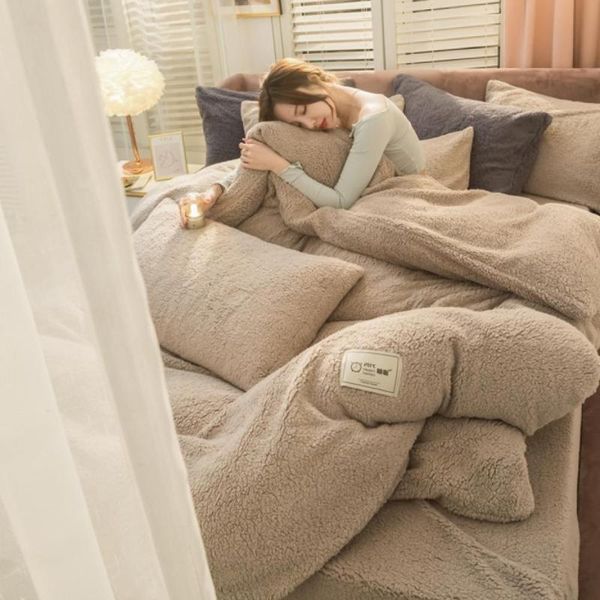 solid lamb cashmere bedding set thicken flannel fleece room linens velvet duvet cover set sandred home sleep pillowcase
solid lamb cashmere bedding set thicken flannel fleece room linens velvet duvet cover set sandred home sleep pillowcase
