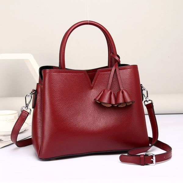leather women's messenger fashion diana bag flower 2021 new layer cowhide one shoulder handbag versatile 6057
leather women's messenger fashion diana bag flower 2021 new layer cowhide one shoulder handbag versatile 6057