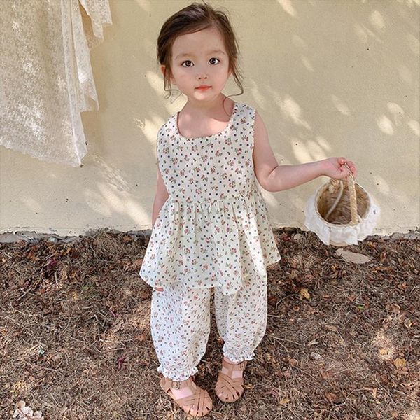 girls korean clothing set baby kids cute fashion polka dot floral sleeveless vest pants suit 2pcs children, White
girls korean clothing set baby kids cute fashion polka dot floral sleeveless vest pants suit 2pcs children, White