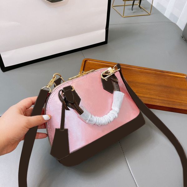 luxurys designers hands purses women's shoulder shell bag tote fashion crossbody bags clutch bag wallets ligh quality
luxurys designers hands purses women's shoulder shell bag tote fashion crossbody bags clutch bag wallets ligh quality