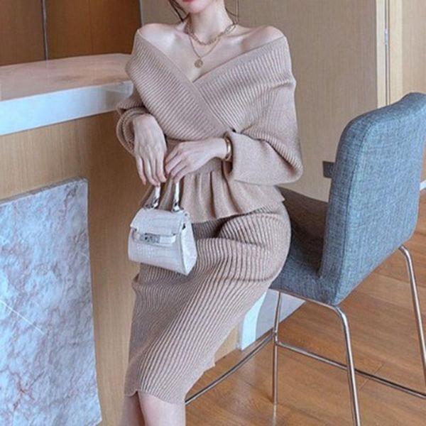 v-neck women knitted skirt suits autumn winter batwing sleeve 2 pieces elegant party female sweater dress 2021, Black;gray
v-neck women knitted skirt suits autumn winter batwing sleeve 2 pieces elegant party female sweater dress 2021, Black;gray