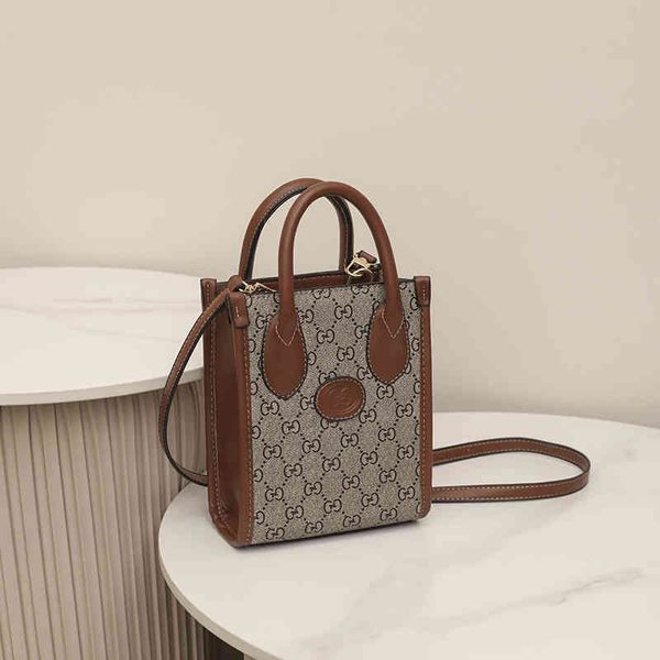 2022 factory wholesale new model printing women's autumn and winter popular one shoulder bags
2022 factory wholesale new model printing women's autumn and winter popular one shoulder bags